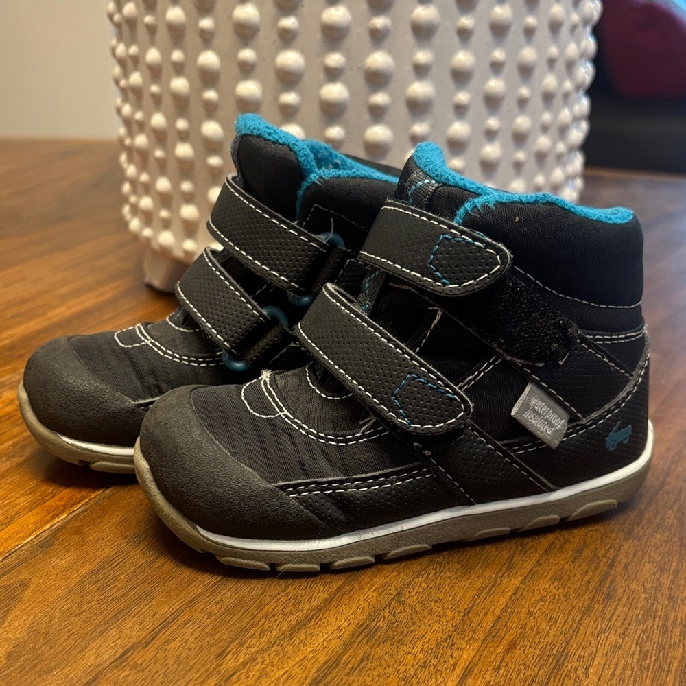 Kids Black and Blue High-Top Cold/Wet Weather Shoes